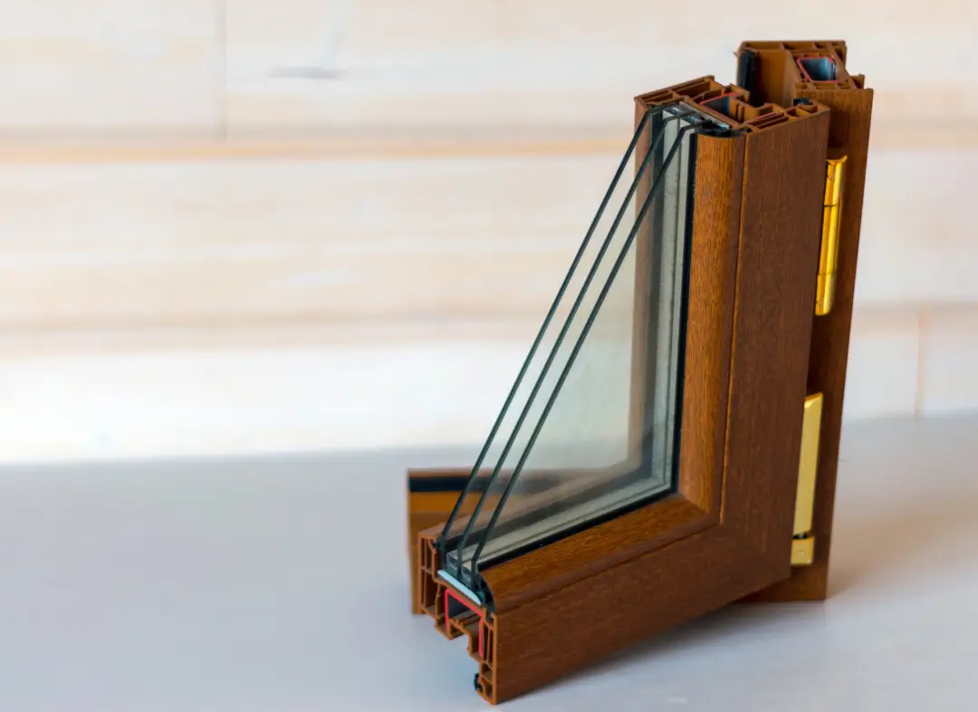 Installation de fenêtre en bois sur mesure Roussillon